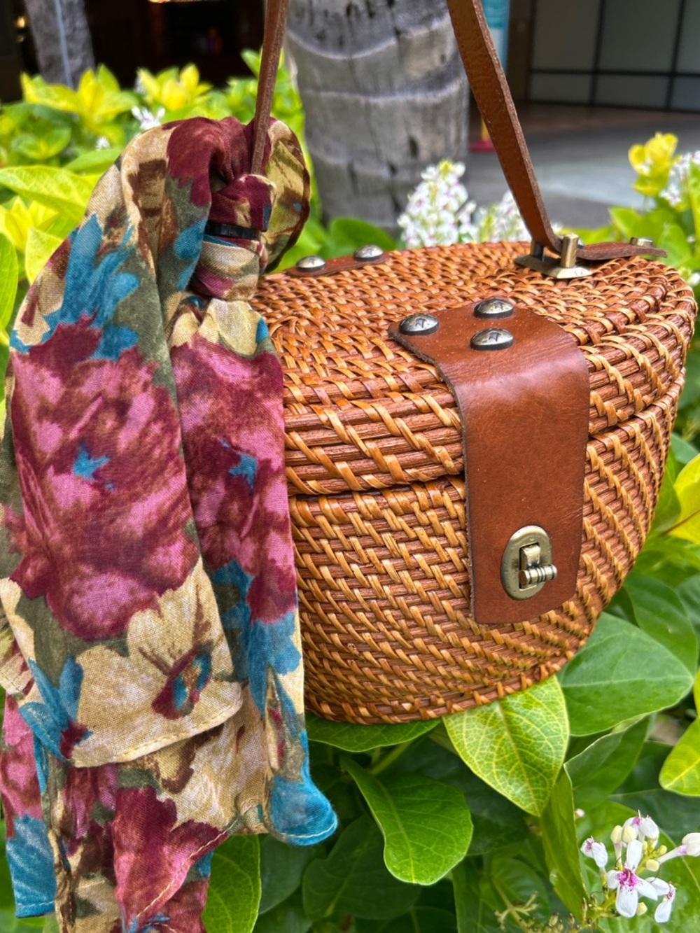 Patricia Nash Tan Woven wicker Leather with Suede style lining bag bucket purse - Picture 4 of 15
